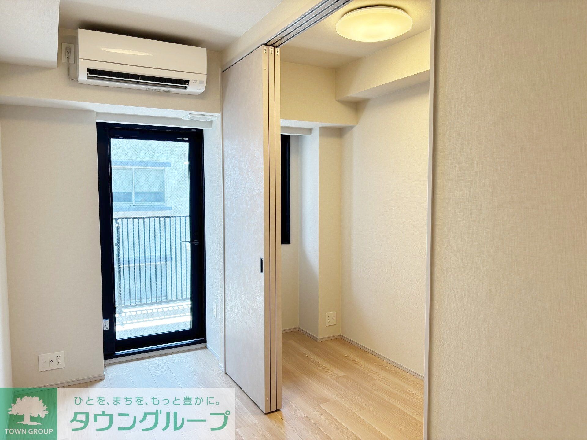 物件内観写真2　(リビング/居室)