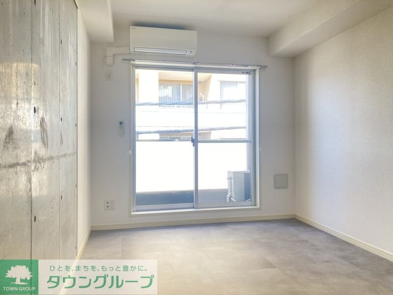 物件内観写真2　(リビング/居室)