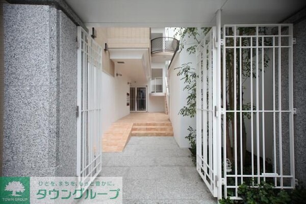 エントランス(内見の予約先はタウンハウジング新中野店になります★★)