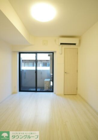 物件内観写真2　(リビング/居室)