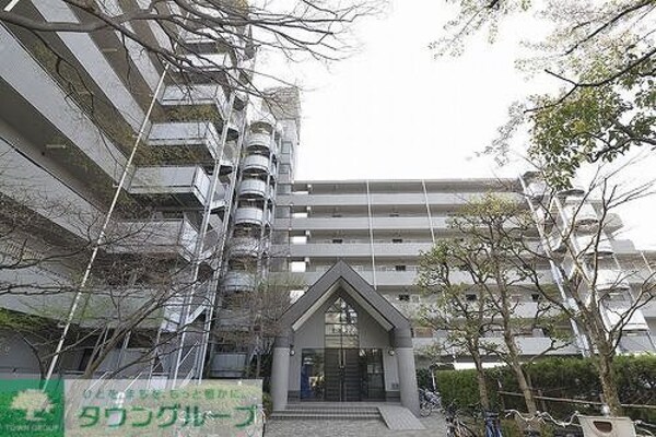 その他(共有部外階段、外観、桜　※前回募集時2016.2撮影)