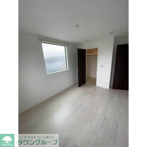 エントランス(洋室6.3帖北側)