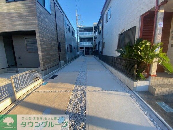 エントランス(駐車場)