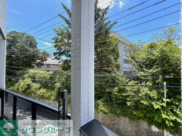 眺望(２階バルコニーからの眺望※4.8ｍ道路を挟み、北浦和小学校)