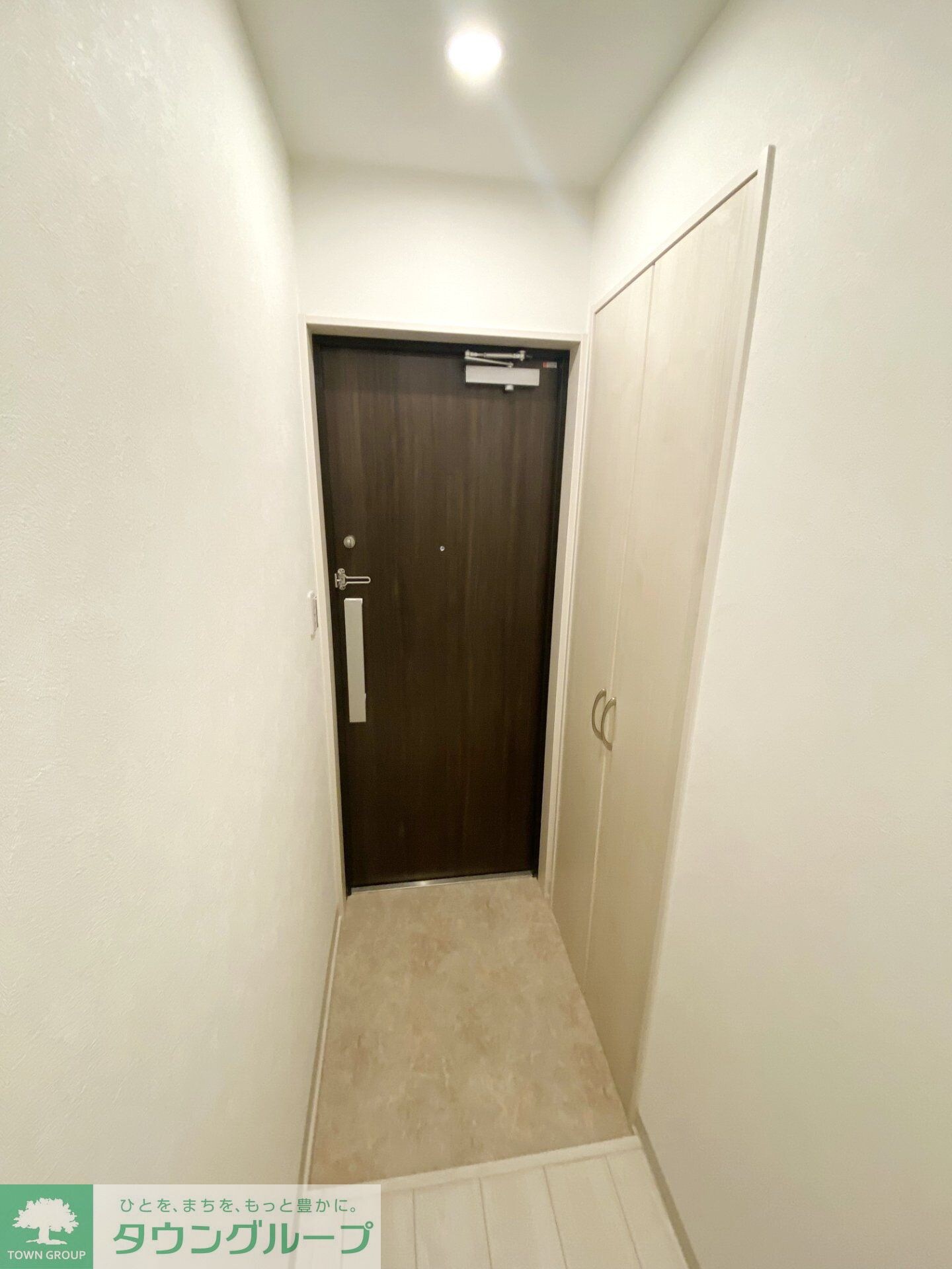 物件内観写真11　(玄関)