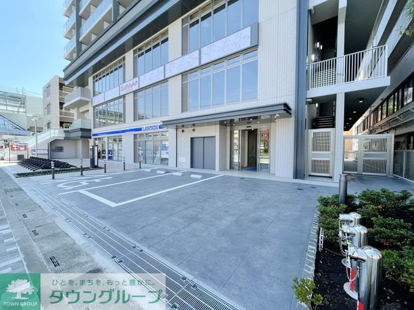 エントランス(駐車場)