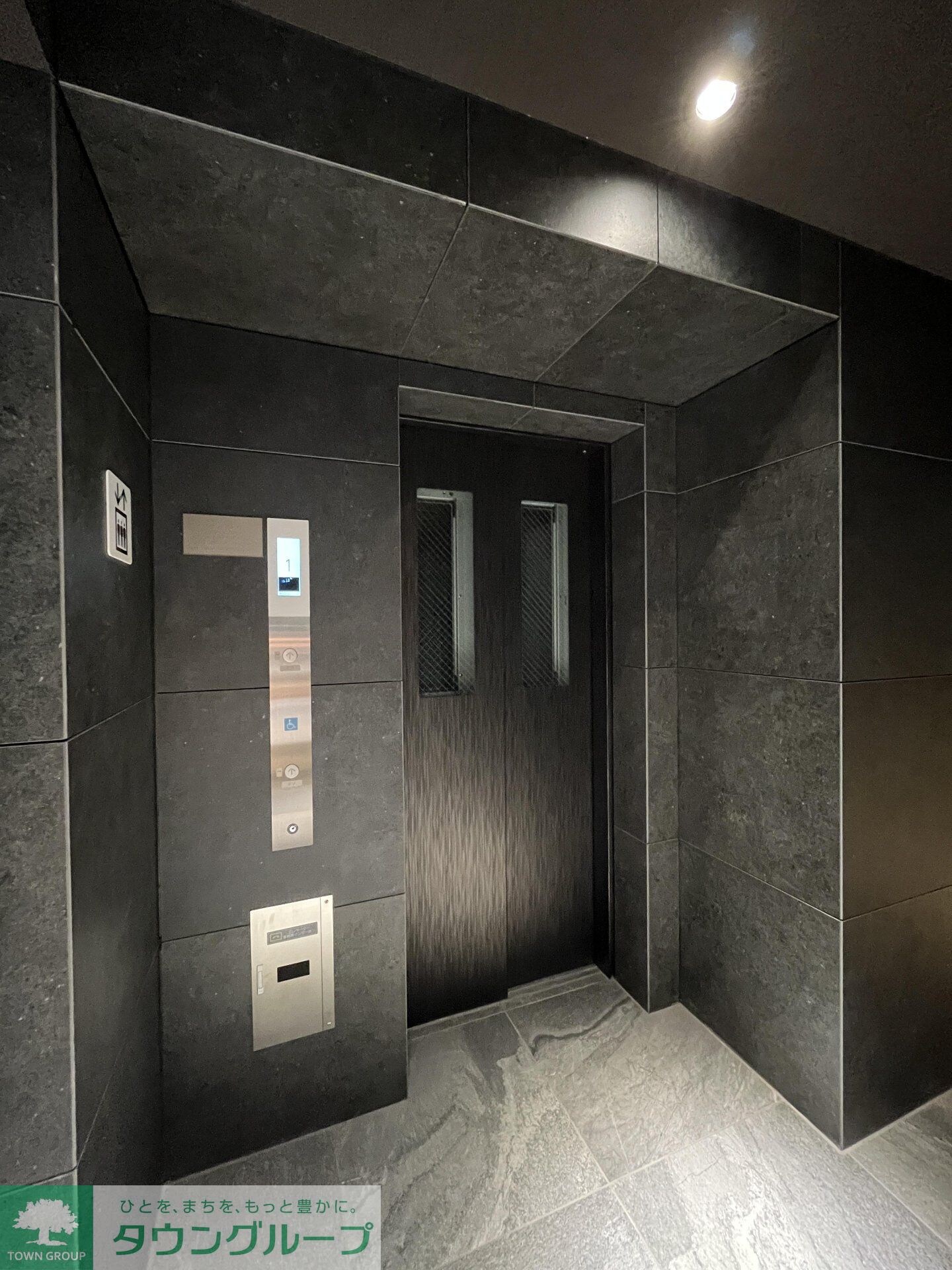 物件内観写真6　(エントランス)