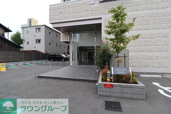 エントランス(駐車場)