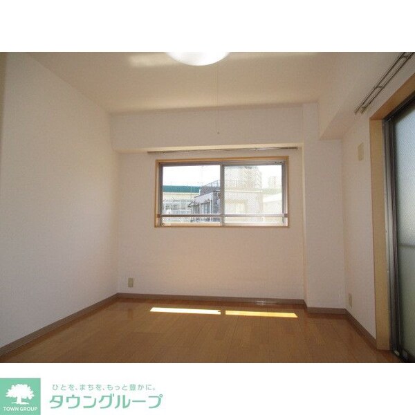 リビング・居室(※同タイプ・別部屋の写真になります)