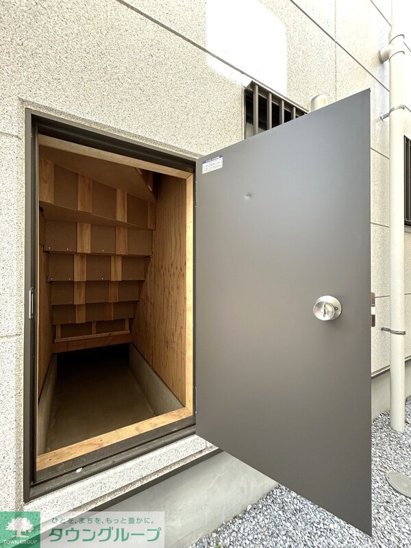 収納(階段下収納※玄関外：鍵付き扉)