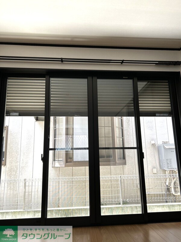 セキュリティ(電動シャッター：１階リビング※リモコンあり)