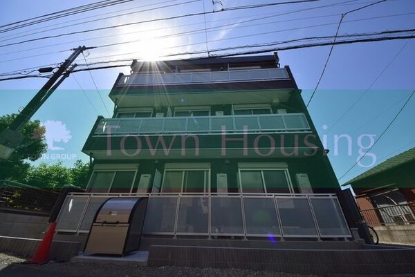 外観(3階建てのマンション)