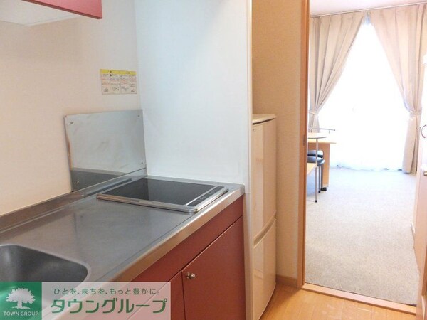 キッチン(２口電気コンロ冷蔵庫電子レンジ付)