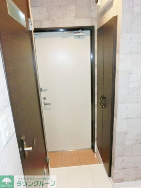 玄関(シューズBOX完備)