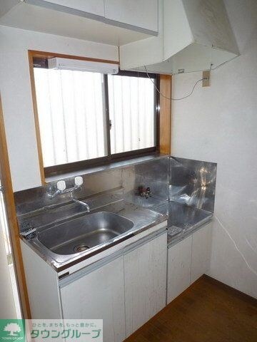 キッチン(窓付き　2口ガスコンロ設置可)