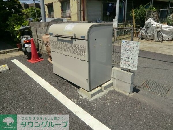 共有部分(入居者専用ゴミステーションです)
