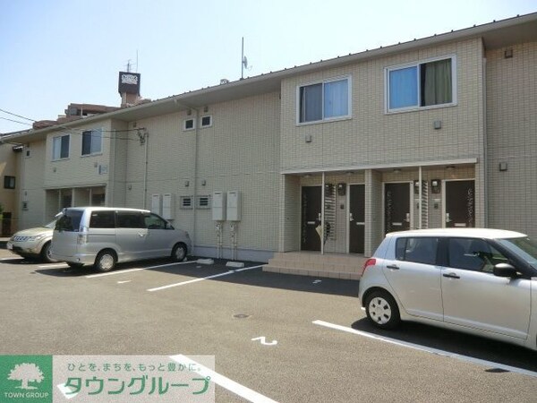 駐車場(１階にエントランスがございます)