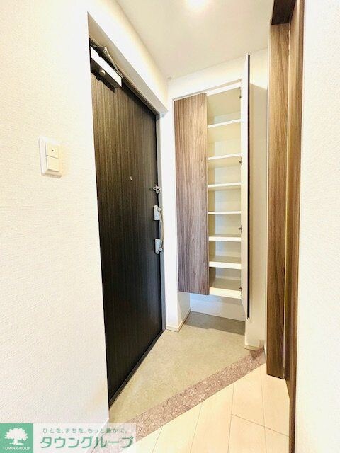 物件内観写真11　(玄関)