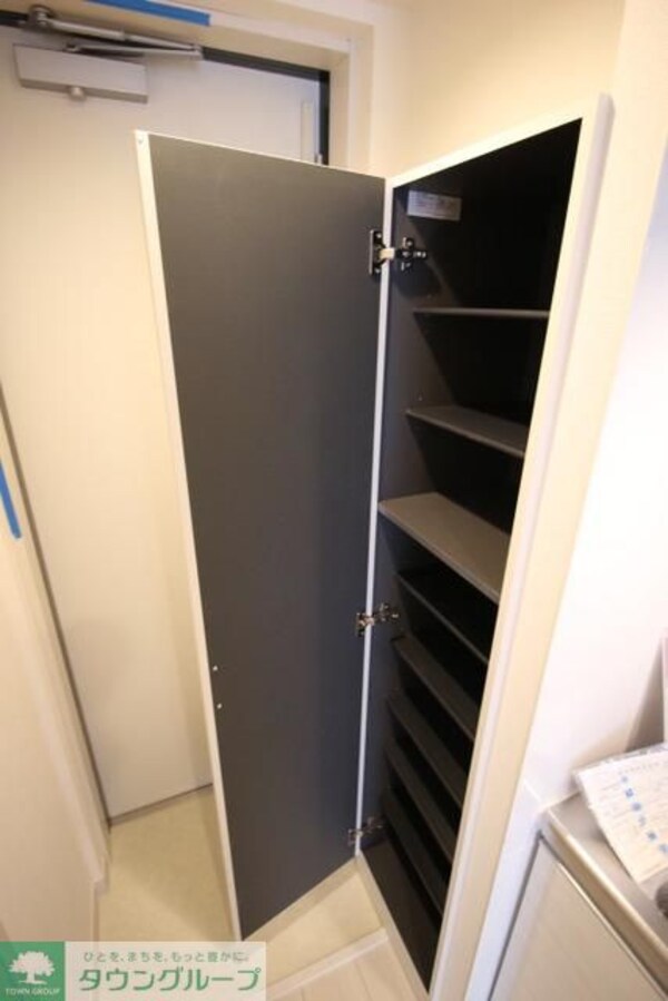 玄関(シューズBOX完備)