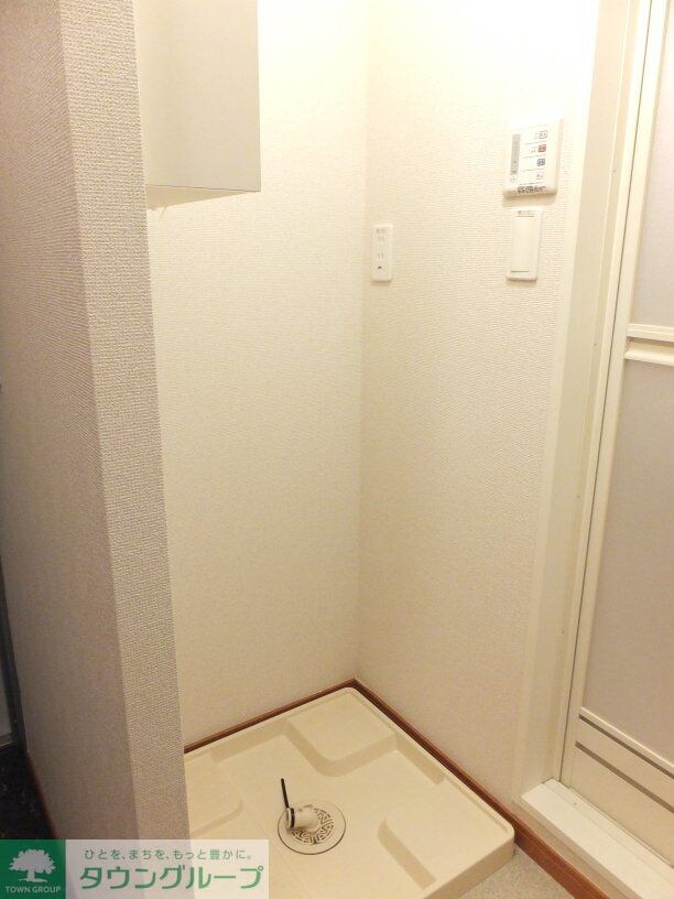 物件内観写真6　(洗濯機置き場で使い易くバスルーム横です)