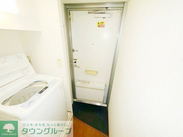 玄関(仕様・設備は現況と異なる場合があります。現況優先。)