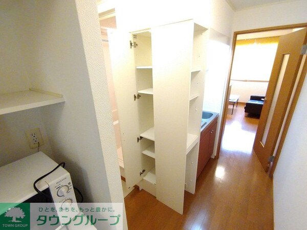 キッチン(キッチン収納／２階は絨毯仕様です♪)