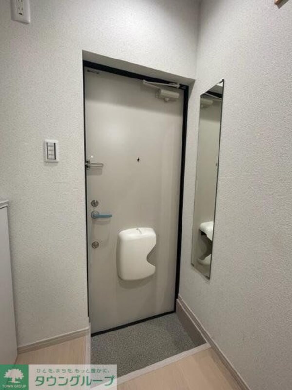 玄関(同仕様同タイプ　参考写真)
