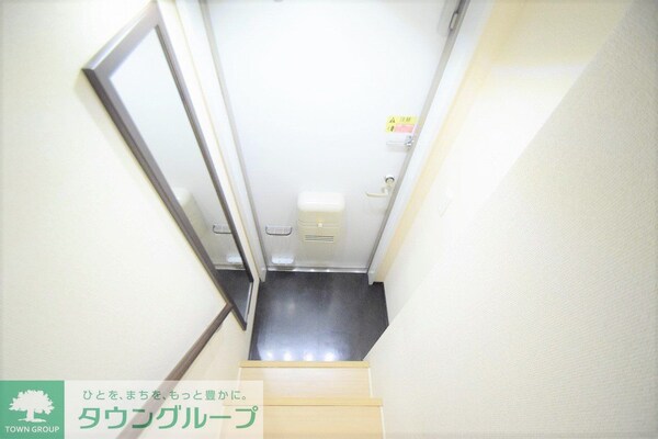 玄関(仕様・設備は現況と異なる場合がございます)