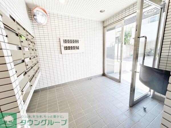 ロビー(部屋探しは株式会社　タウンハウジング　までお気軽にお問合せ…)