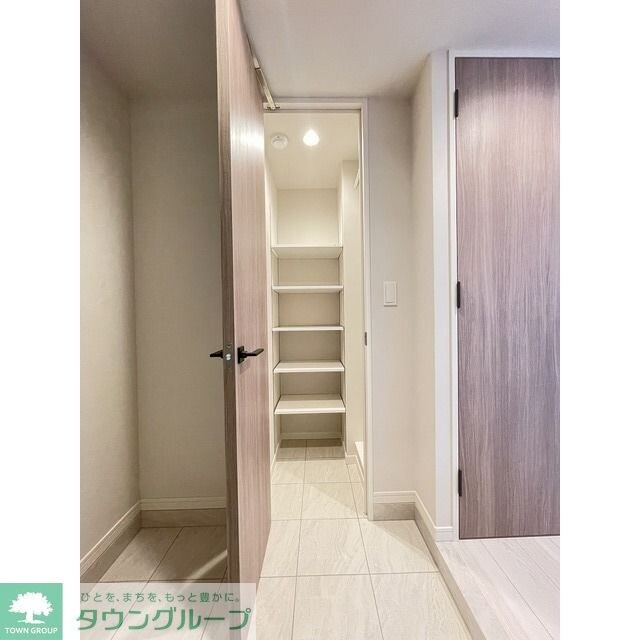 物件内観写真12　(シューズインクローゼット)