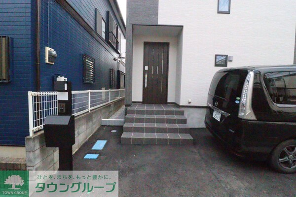 エントランス(駐車場)
