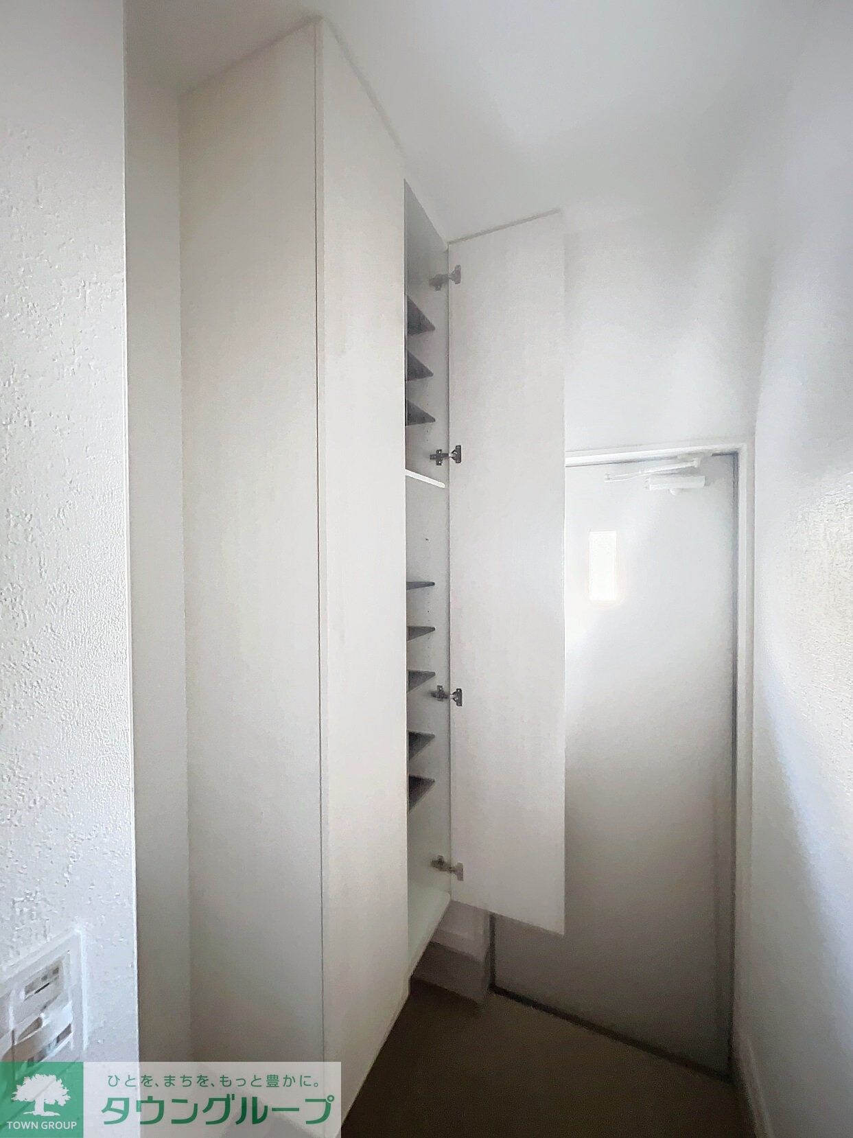 物件内観写真8　(玄関)