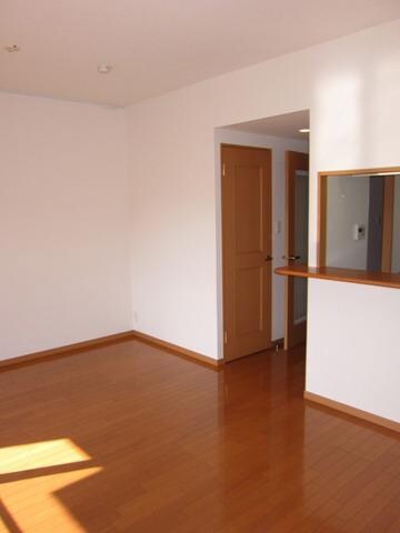 物件内観写真2　(リビング/居室)