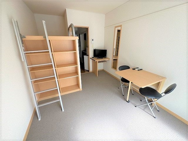 リビング・居室(「同タイプの部屋の写真です」「現況優先」)