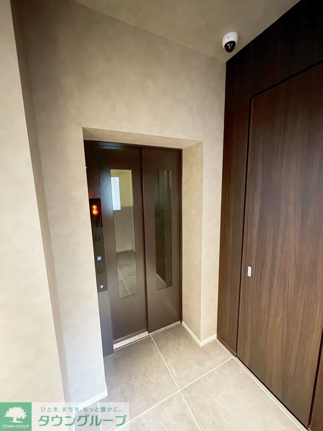 物件内観写真8　(玄関)