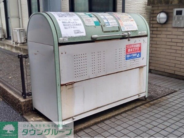 エントランス(ゴミ置場)