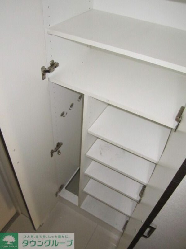 収納(傘やブーツも収納可能な靴箱)