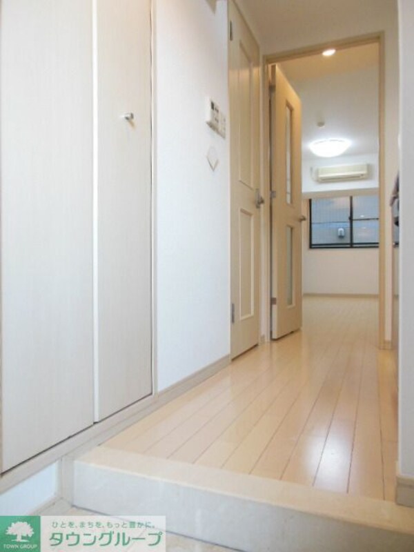 玄関(人感センサー付き照明設備)