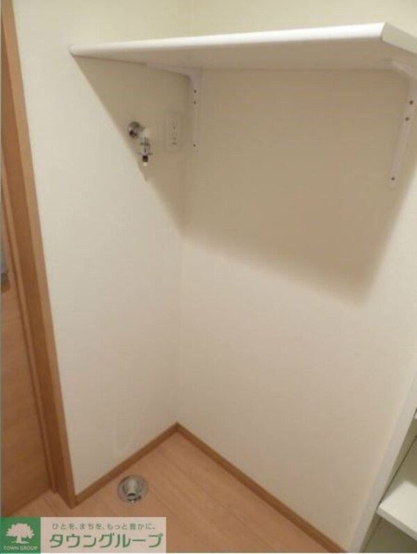 設備(室内洗濯機置き場は嬉しい棚付き♪)