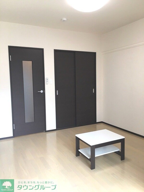 リビング・居室(同タイプの別物件の為実際とは異なります。)