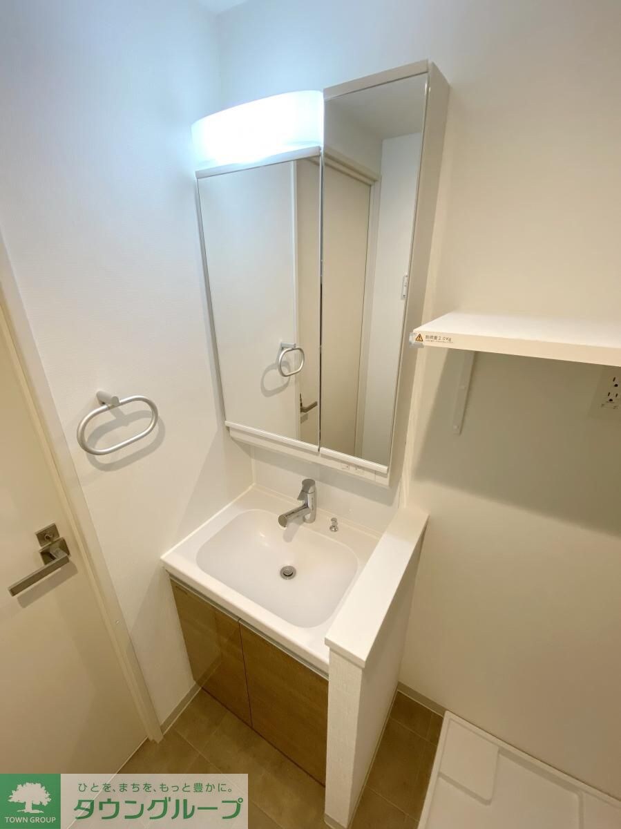 物件内観写真12　(★★身支度便利な独立洗面台★★)