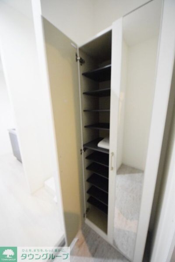 玄関(※同間取り別部屋参考写真)