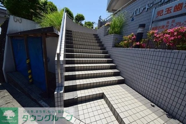 共有部分(★★階段でエントランスに向かいます★★)