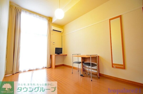 リビング・居室(「同タイプの部屋の写真です」「現況優先」)