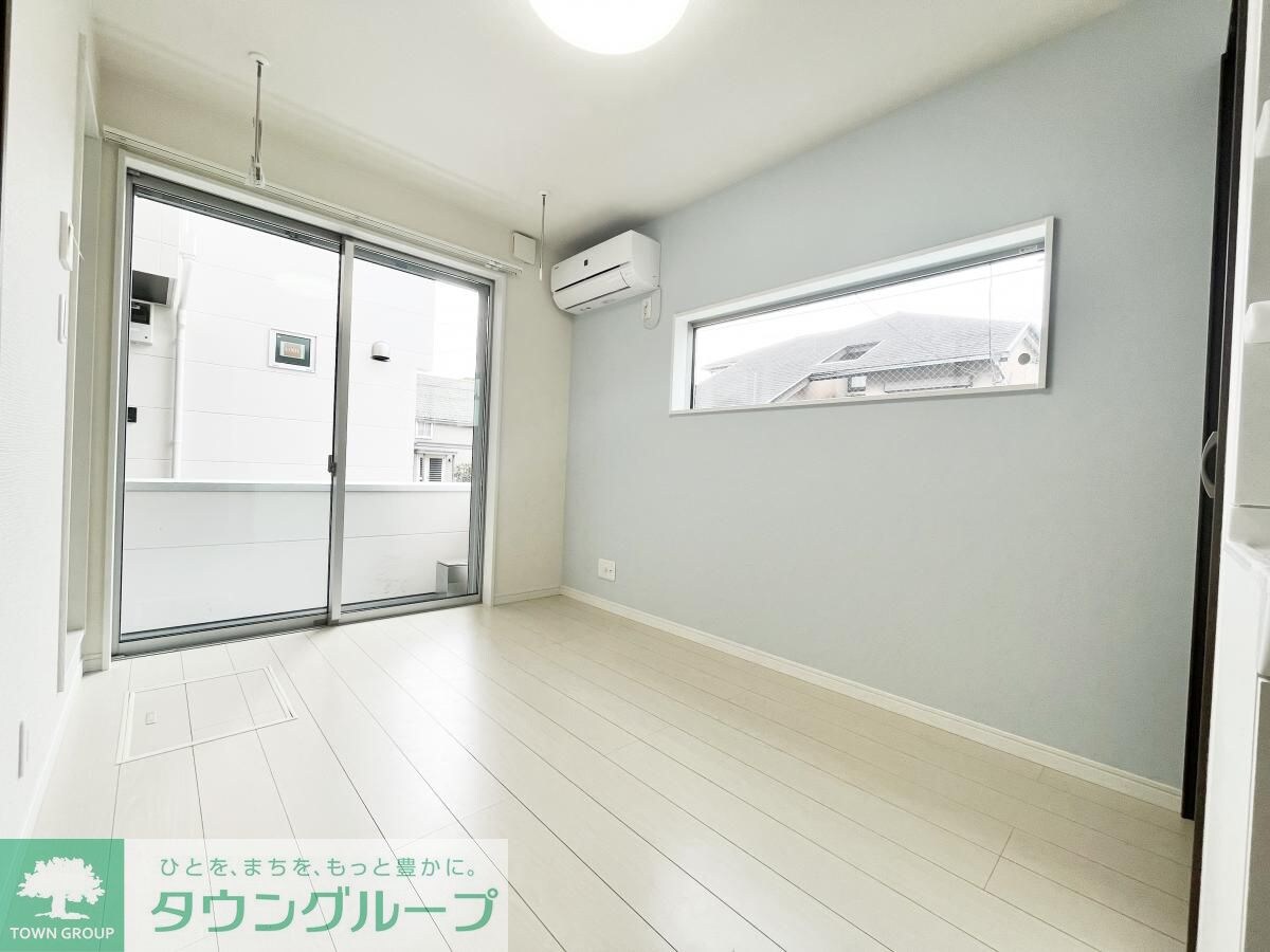 物件内観写真2　(リビング/居室)