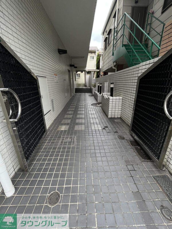 エントランス(駐車場)