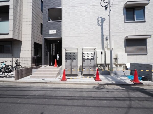 エントランス(駐車場)