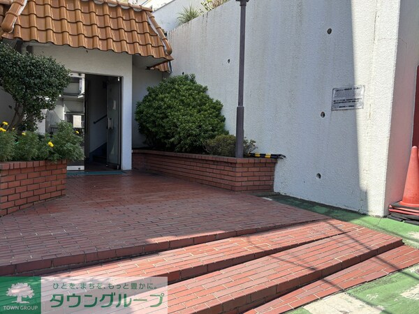 エントランス(★落ち着いたレンガ張りのエントランス★)