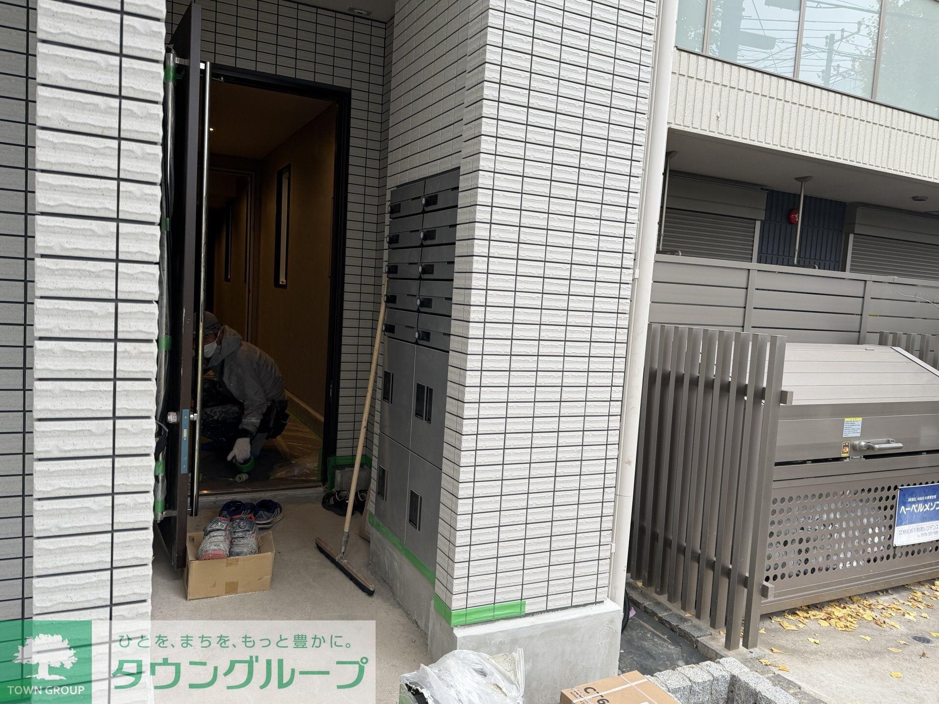 物件内観写真2　(エントランス)