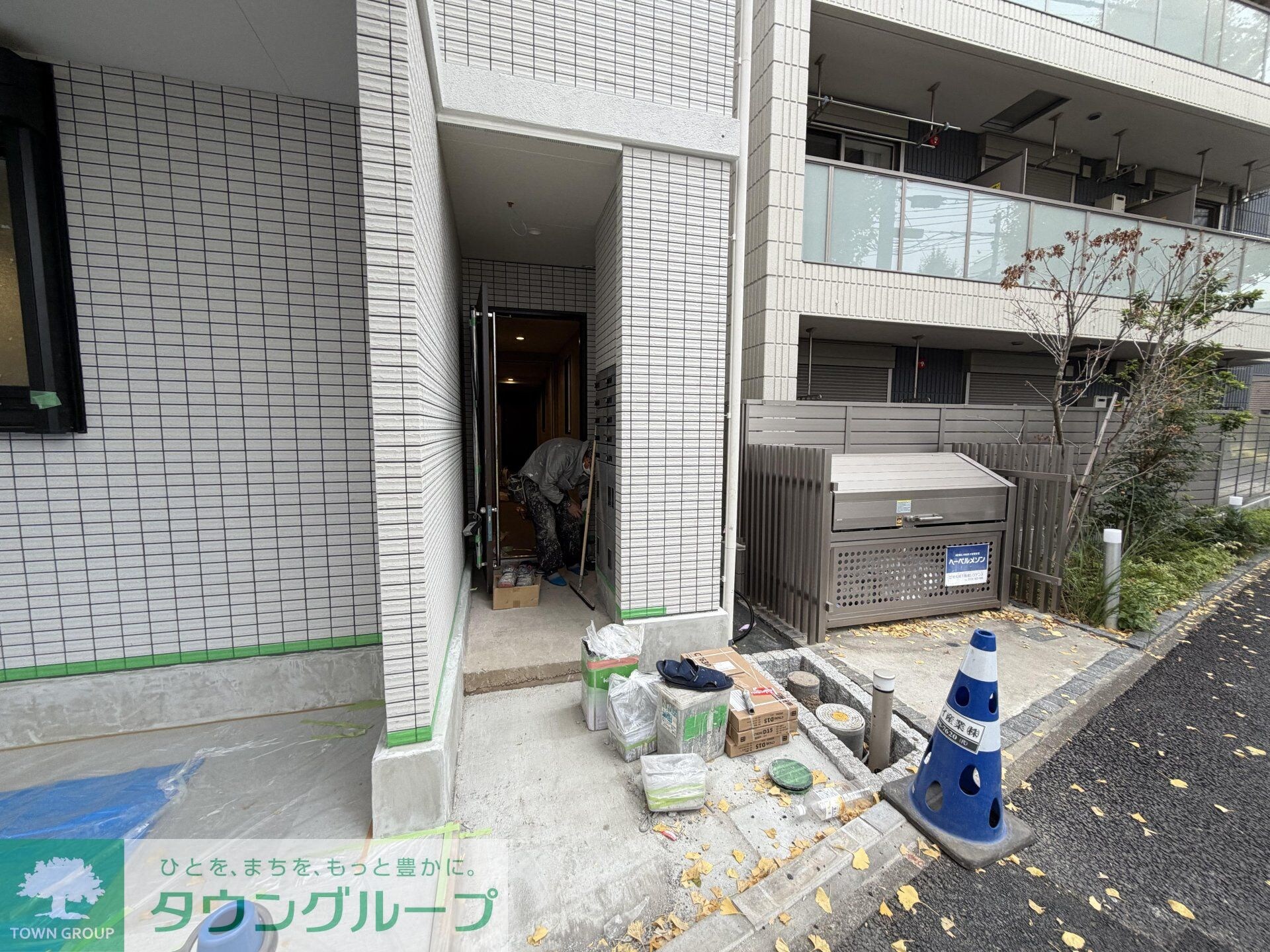 物件内観写真3　(エントランス)